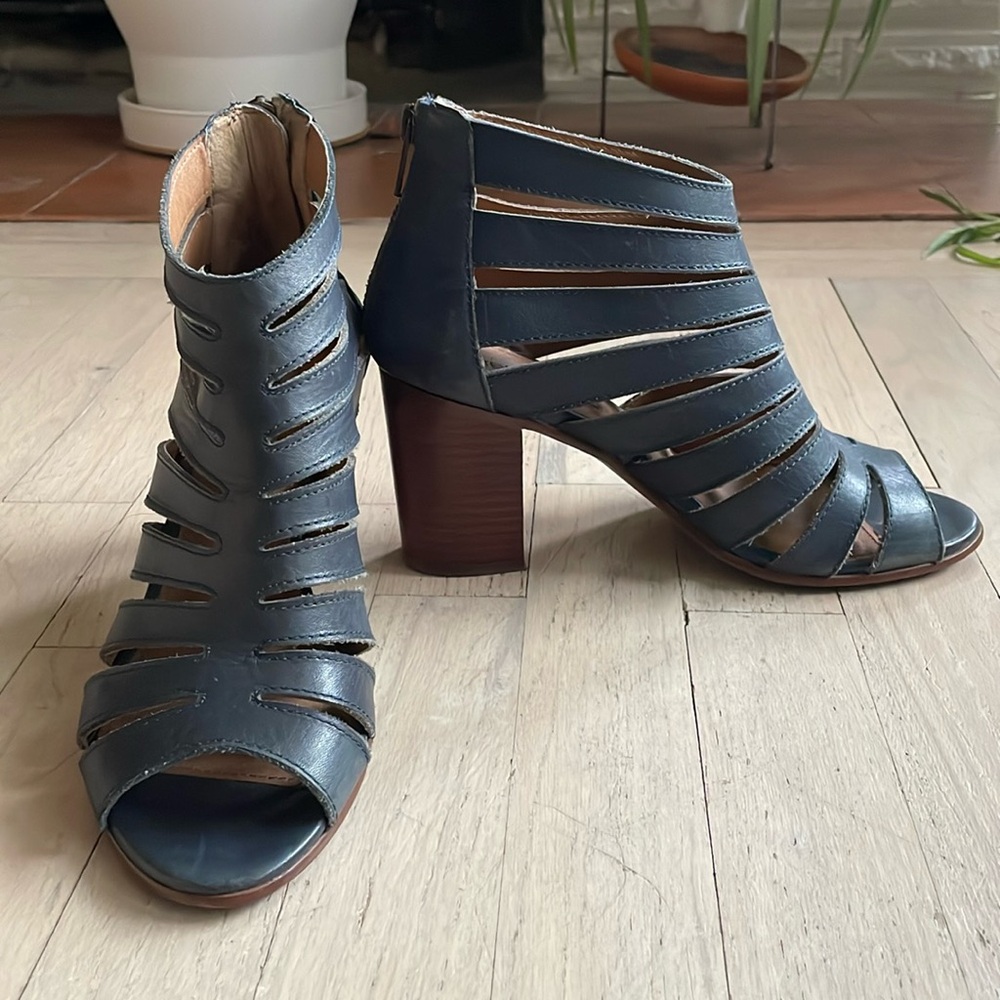Steve Madden Navy Blue Leather Block Heel Booty Style Heels Shoes 7 Half
